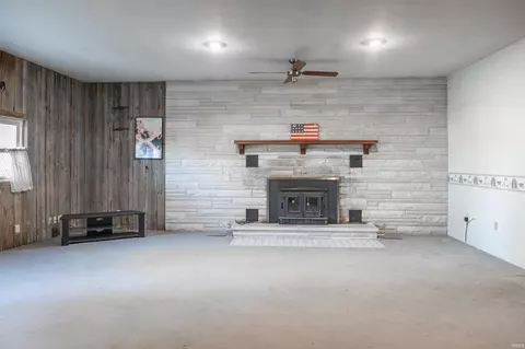 Living - 1372 Yockey Rd, Mitchell, IN 47446 photo 3 of 5