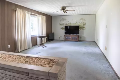 Living - 1372 Yockey Rd, Mitchell, IN 47446 photo 2 of 4