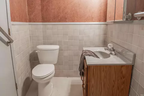 Bath - 1372 Yockey Rd, Mitchell, IN 47446 photo 6 of 6