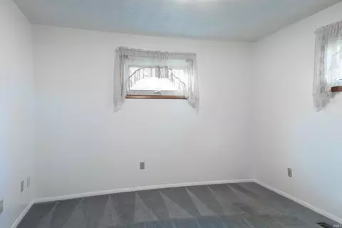 Bedroom - 1372 Yockey Rd, Mitchell, IN 47446 photo 6 of 10