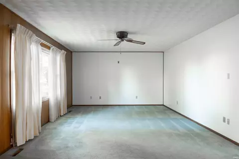 Living - 1372 Yockey Rd, Mitchell, IN 47446 photo 2 of 5