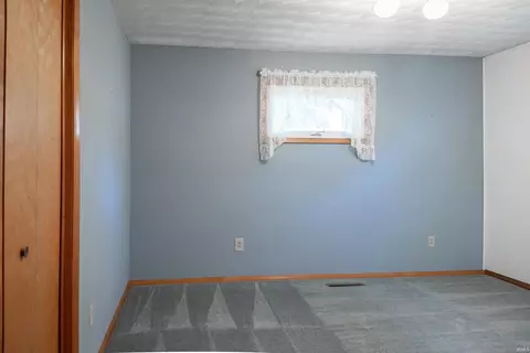 Bedroom - 1372 Yockey Rd, Mitchell, IN 47446 photo 8 of 10