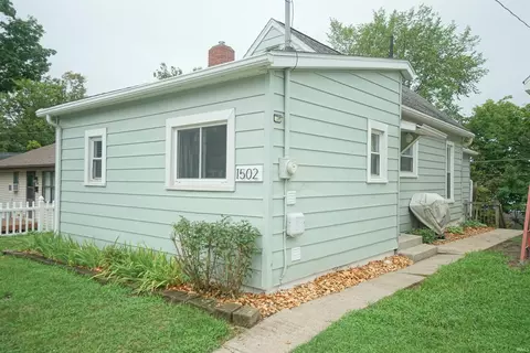 1502 Chestnut St, Winona Lake, IN 46590