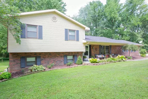 5225 Star Dr, Evansville, IN 47712