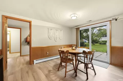 Dining - 910 E 3rd St, Auburn, IN 46706 photo 2 of 3