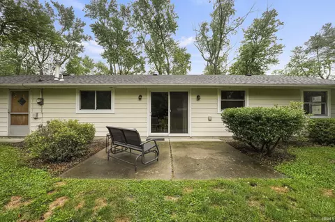 Exterior - 910 E 3rd St, Auburn, IN 46706 photo 2 of 3