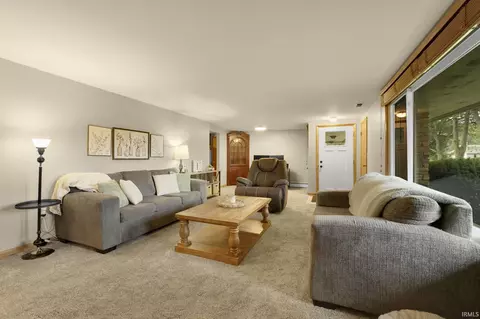 Living - 910 E 3rd St, Auburn, IN 46706 photo 1 of 1