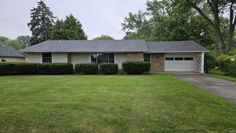 Exterior - 910 E 3rd St, Auburn, IN 46706 photo 1 of 3