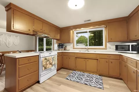 Kitchen - 910 E 3rd St, Auburn, IN 46706 photo 2 of 2