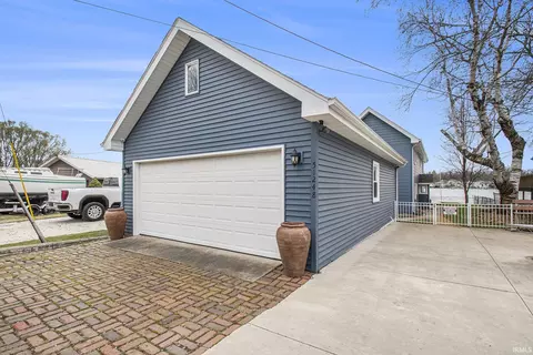 51248 N Shore Dr, Elkhart, IN 46514