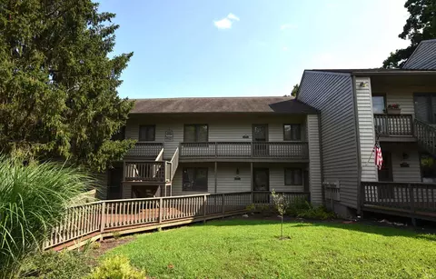 2008 E Waters Edge Dr, Bloomington, IN 47401 photo 1