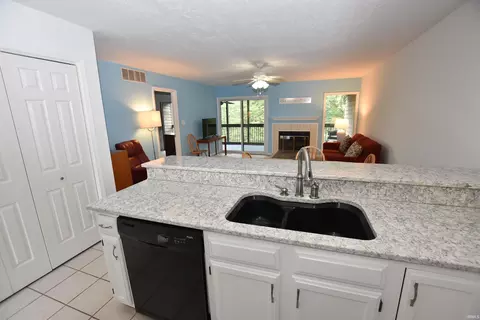 2008 E Waters Edge Dr, Bloomington, IN 47401 photo 8