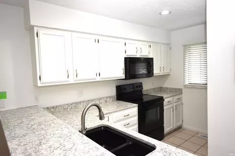 2008 E Waters Edge Dr, Bloomington, IN 47401 photo 9