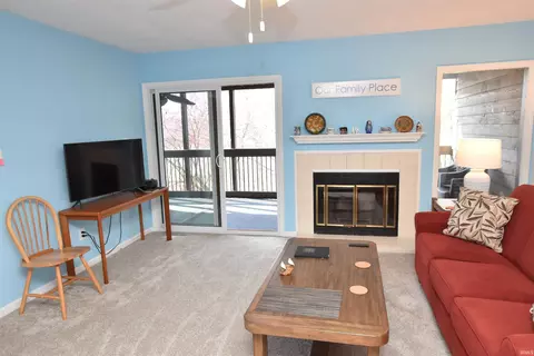 2008 E Waters Edge Dr, Bloomington, IN 47401 photo 2