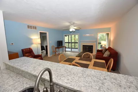 2008 E Waters Edge Dr, Bloomington, IN 47401 photo 6