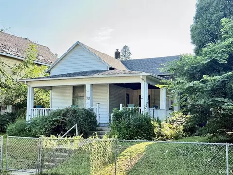 1724 Elm St, Muncie, IN 47302