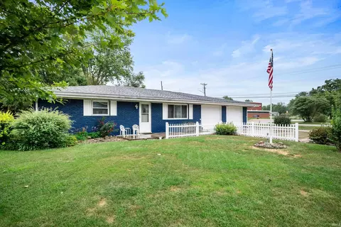 102 Clover Ln, Hartford City, IN 47348