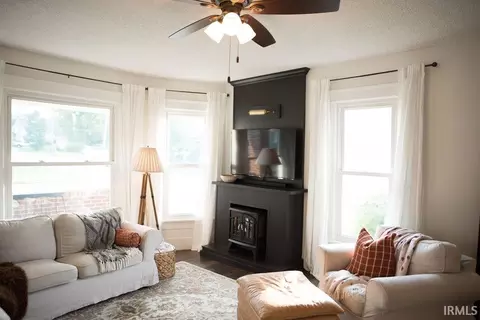 Living - 228 E Central Ave, Bluffton, IN 46714 photo 1 of 1