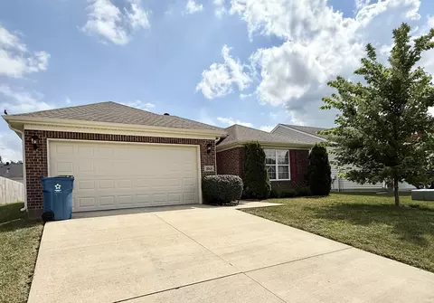 5045 Stables Dr, Evansville, IN 47715