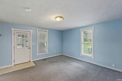 Living - 821 W 9th St, Bloomington, IN 47404 photo 4 of 6