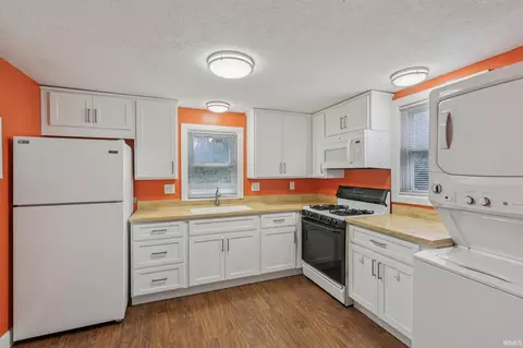 Kitchen - 821 W 9th St, Bloomington, IN 47404 photo 2 of 3