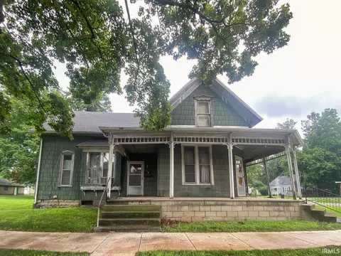 302 W 4th St, Rochester, IN 46975
