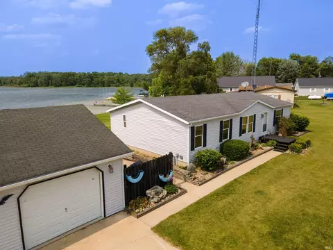 880 Ln 301 Barton Lk, Fremont, IN 46737