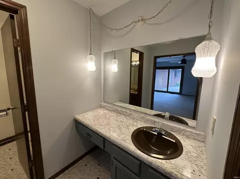 Bath - 2405 E Rechter Rd, Bloomington, IN 47401 photo 2 of 4
