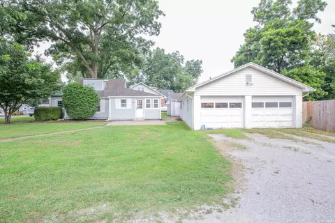 Exterior - 543 E Tenth St, Mount Vernon, IN 47620 photo 4 of 5
