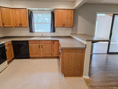 Kitchen - 1324 E Allendale Dr, Bloomington, IN 47401 photo 3 of 4