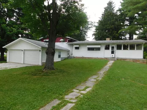 902 Coleman St, Palmyra, IN 47164