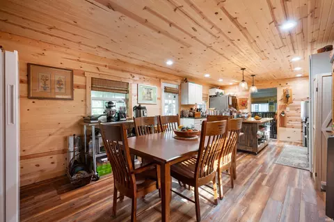 Dining - 3193 E 800 S, Lynn, IN 47355 photo 1 of 2