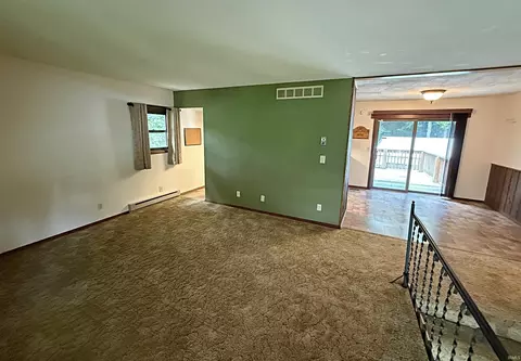 Living - 102 Jack Ct, Odon, IN 47562 photo 3 of 4