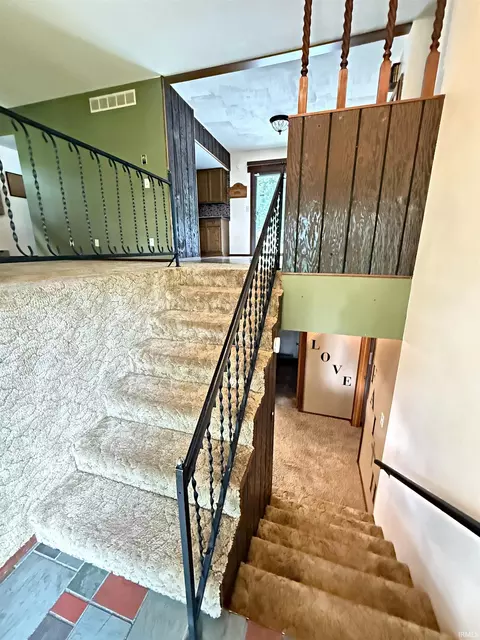 Entry Way - 102 Jack Ct, Odon, IN 47562 photo 4 of 4