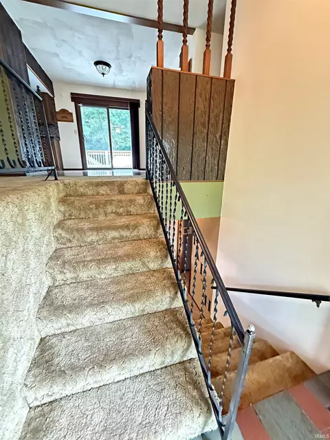 Entry Way - 102 Jack Ct, Odon, IN 47562 photo 2 of 4