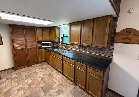 Kitchen - 102 Jack Ct, Odon, IN 47562 photo 3 of 4