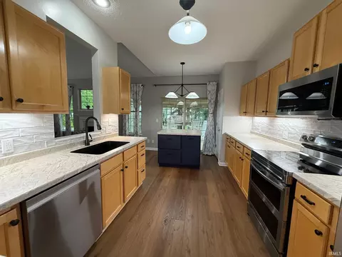 3628 E Tamarron Dr, Bloomington, IN 47408 photo 5