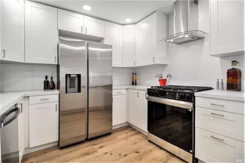 Kitchen - 30137 Fox Run Trl, Granger, IN 46530 photo 2 of 3
