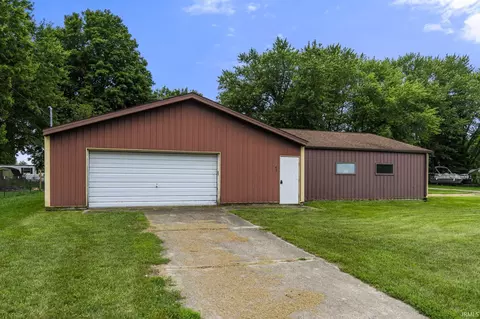 93 W Lakeside Dr, North Manchester, IN 46962