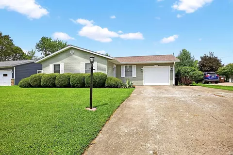 4102 W Curry Ct, Bloomington, IN 47403 photo 2