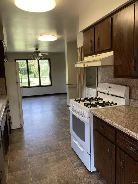 Kitchen - 2414 S County Line Rd, Yoder, IN 46798 photo 4 of 5