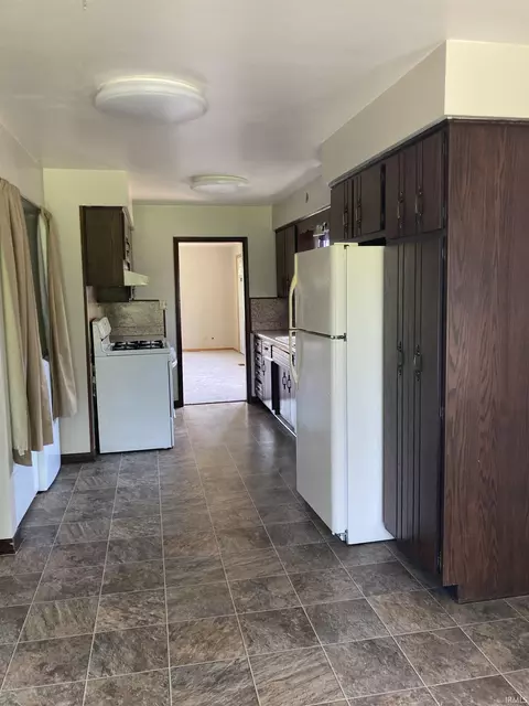 Kitchen - 2414 S County Line Rd, Yoder, IN 46798 photo 2 of 5
