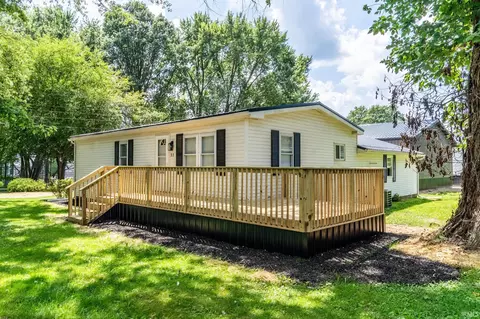 35 Lane 136a Turkey Lk, Hudson, IN 46747