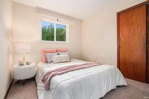 Bedroom - 329 E 100 N Rd, Wabash, IN 46992 photo 3 of 3