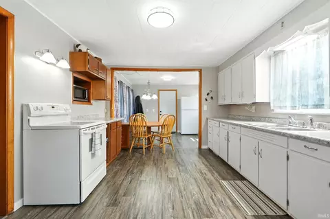 507 W State St, Ashley, IN 46705 photo 11