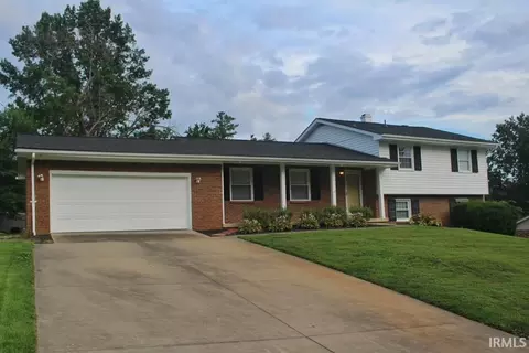 8413 Berry Dr, Evansville, IN 47710
