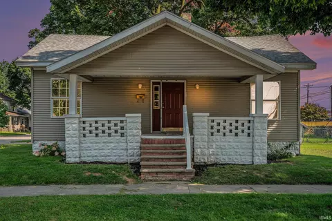 128 W 7th St, Rochester, IN 46975