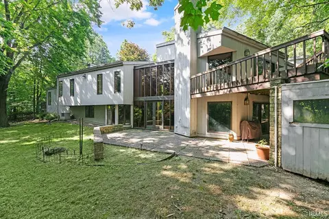 55944 Dana Dr, Bristol, IN 46507