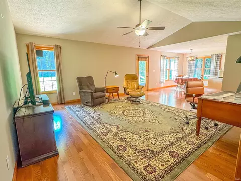 512 Thompson Ln, Mitchell, IN 47446 photo 3