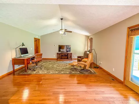 512 Thompson Ln, Mitchell, IN 47446 photo 4
